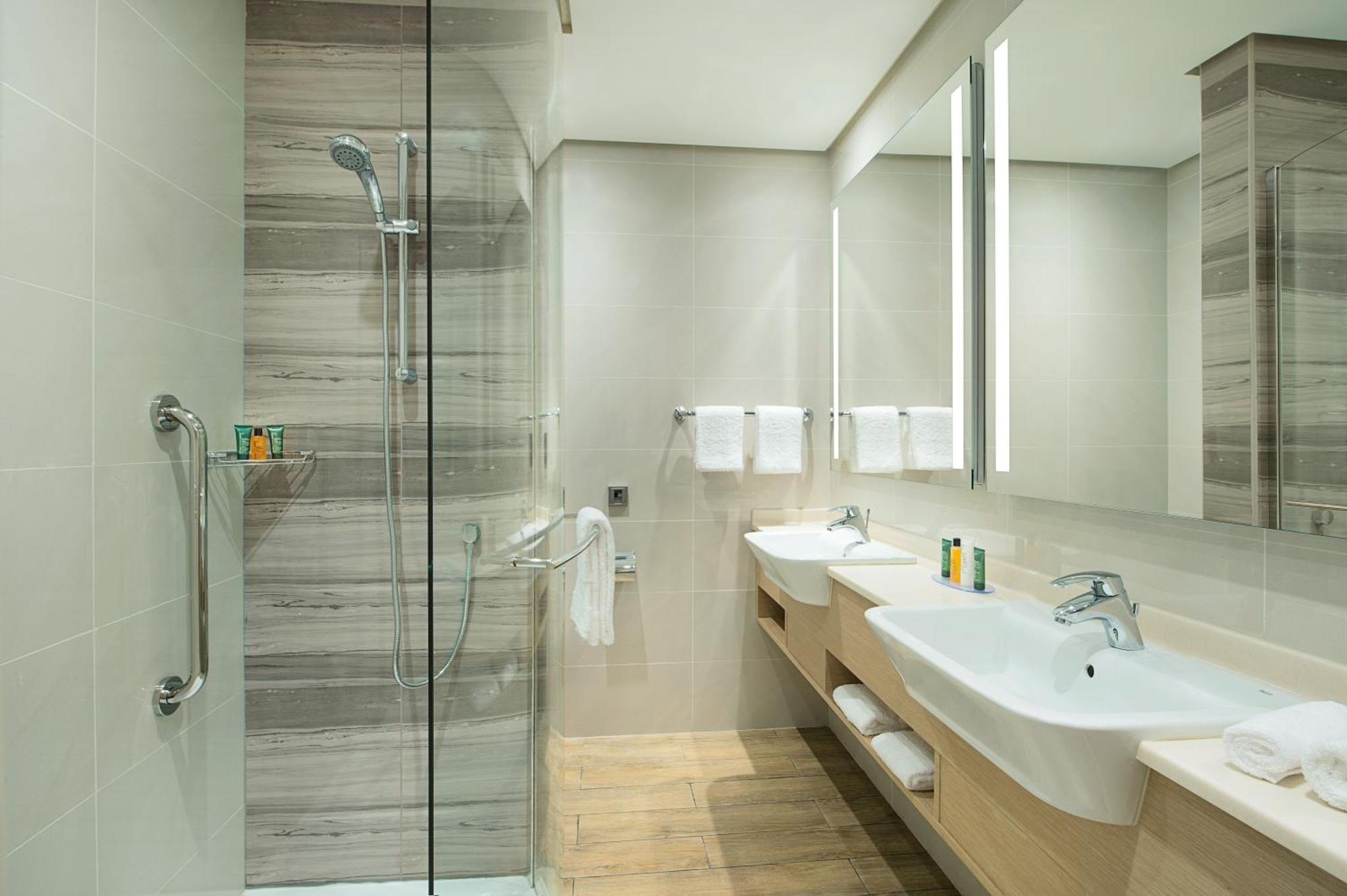 Hilton Garden Inn Эль-Хубар Экстерьер фото
