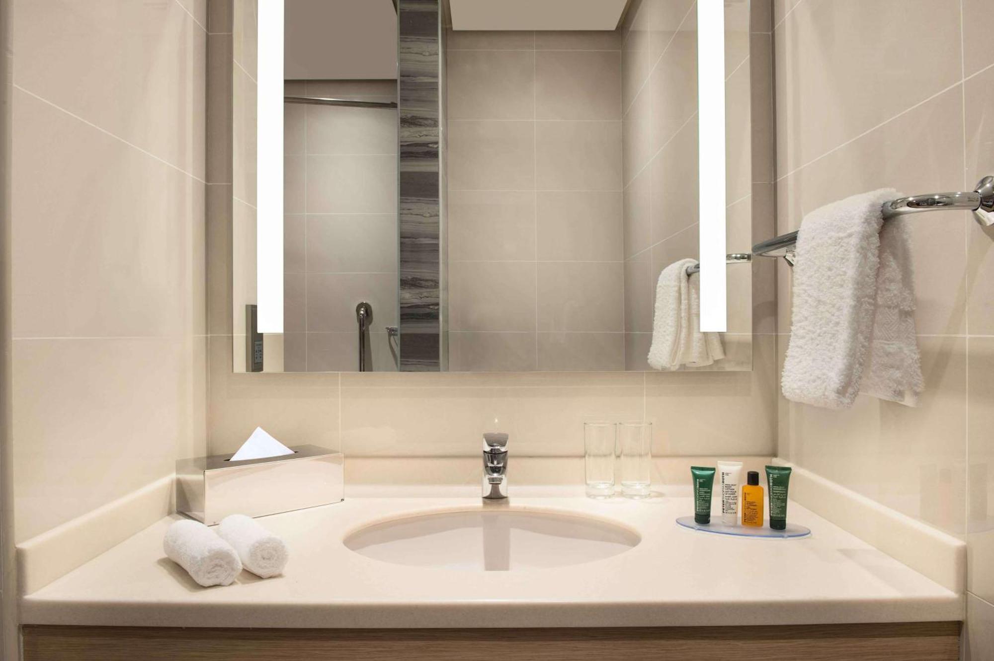 Hilton Garden Inn Эль-Хубар Экстерьер фото