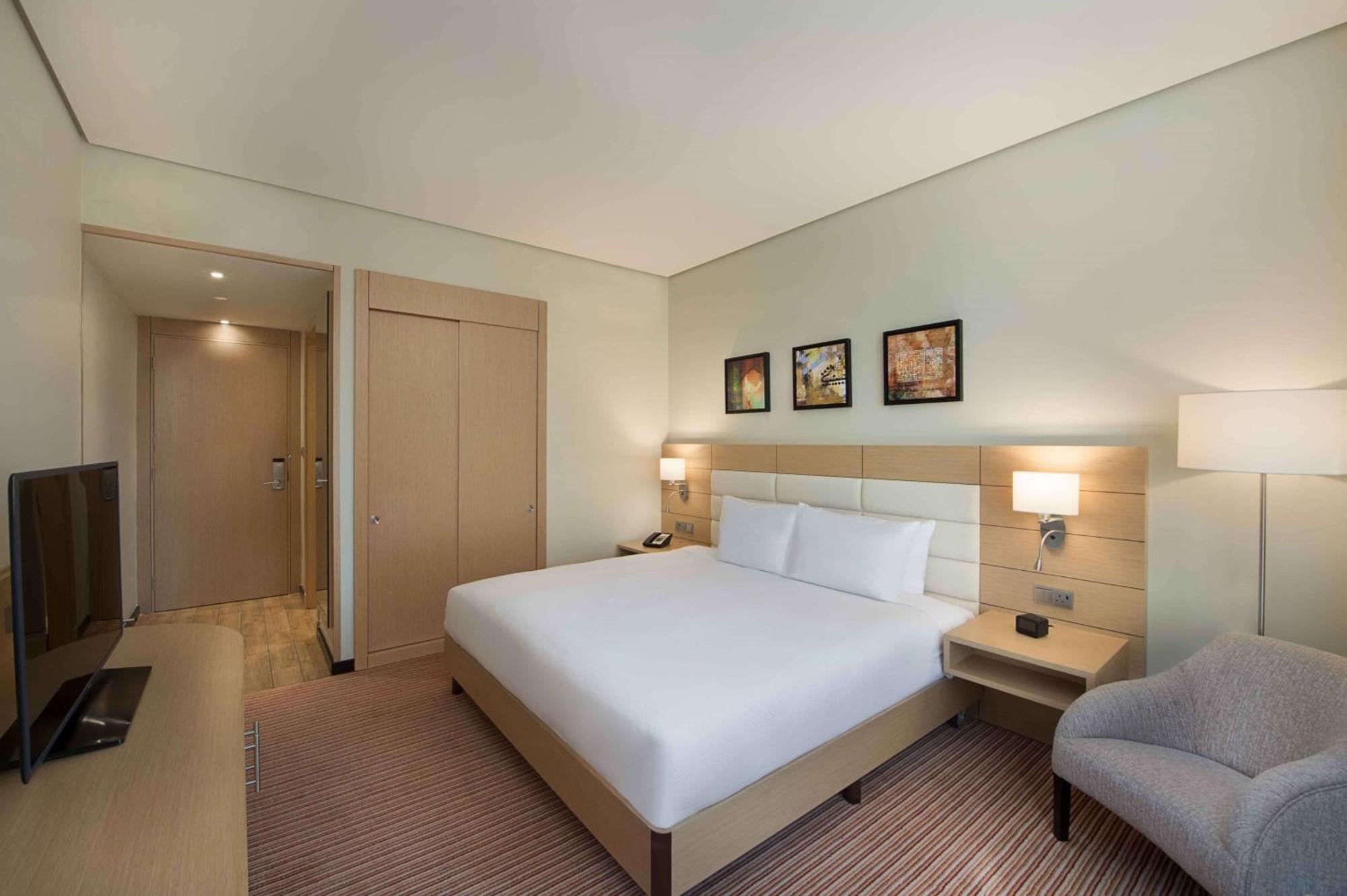 Hilton Garden Inn Эль-Хубар Экстерьер фото