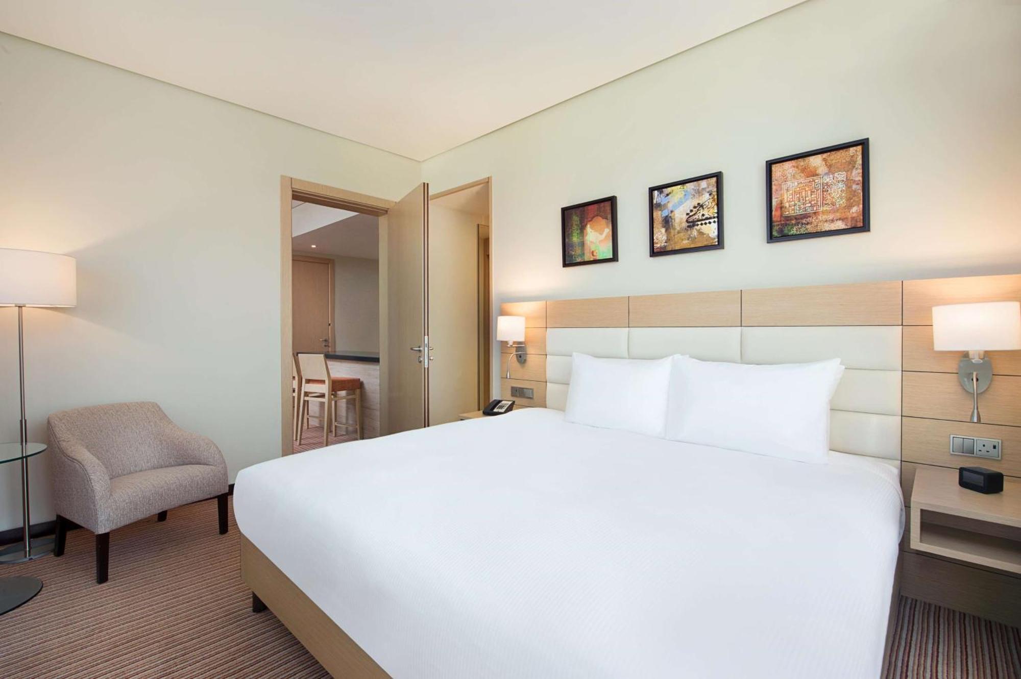 Hilton Garden Inn Эль-Хубар Экстерьер фото