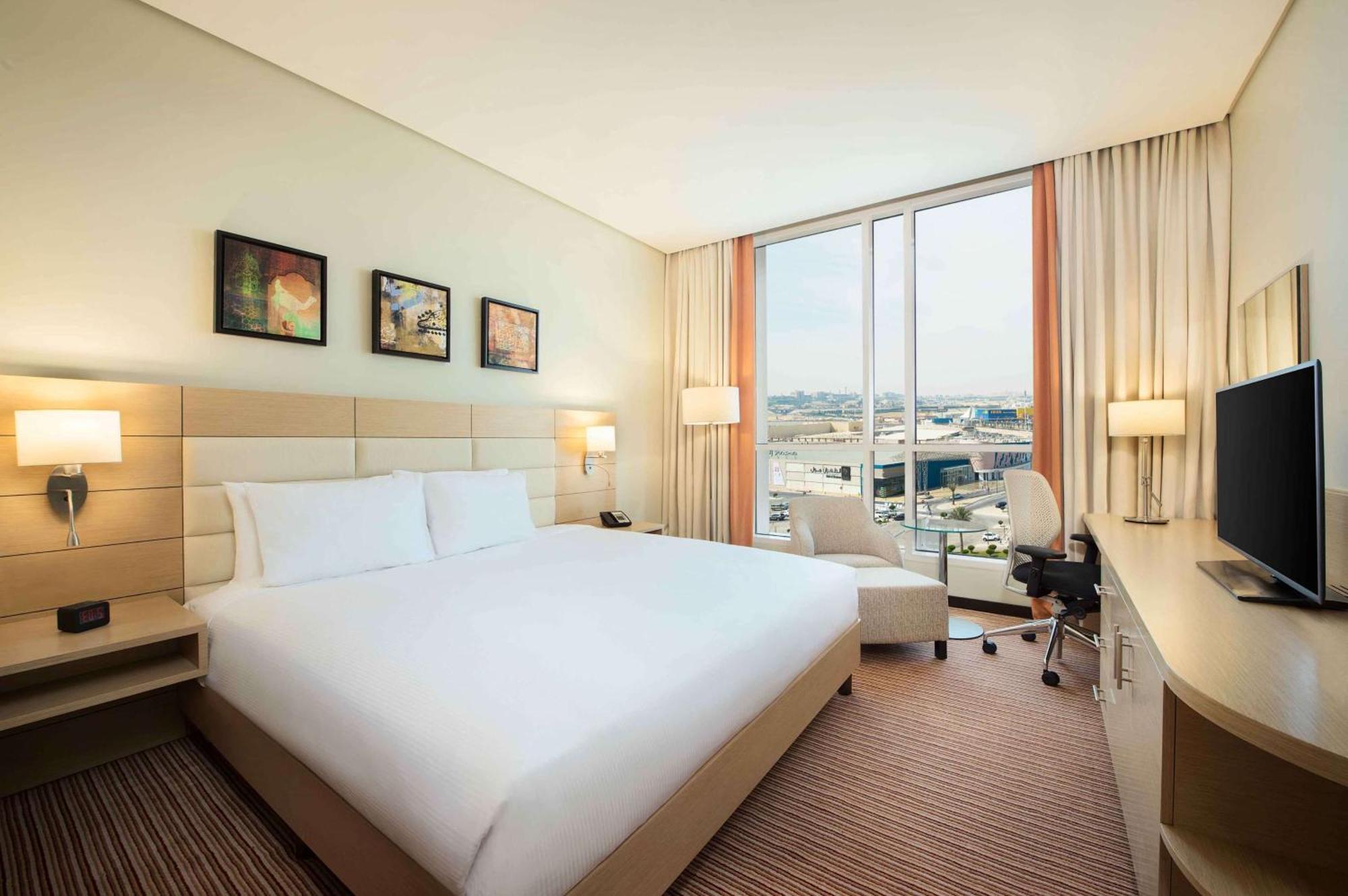 Hilton Garden Inn Эль-Хубар Экстерьер фото