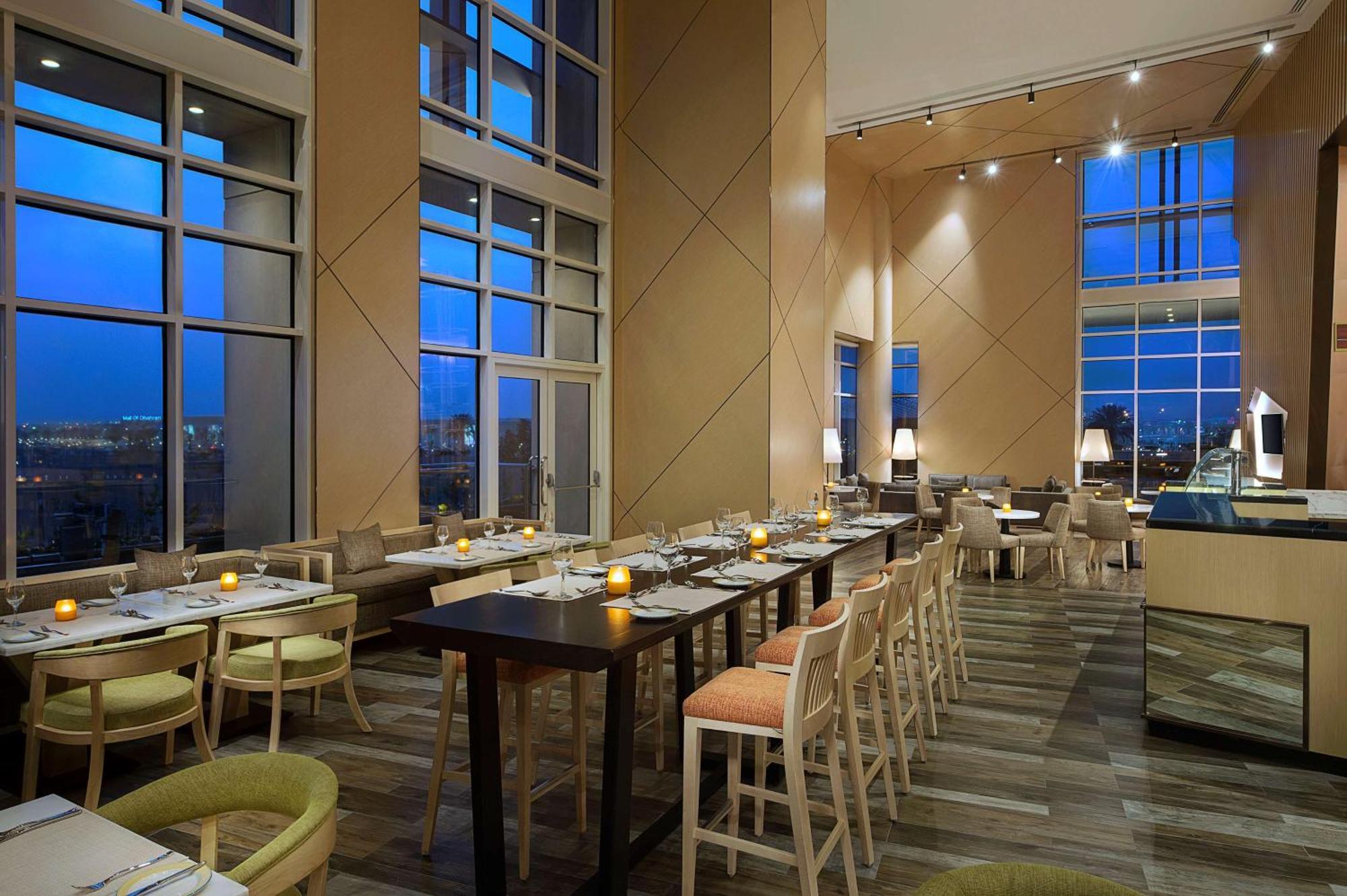 Hilton Garden Inn Эль-Хубар Экстерьер фото